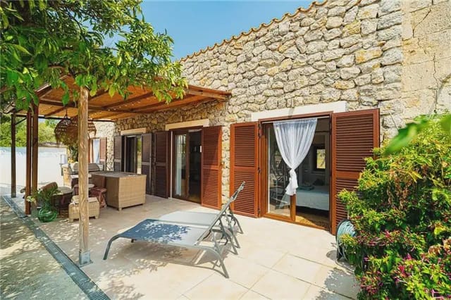 2 bedroom Finca/Country House for sale in Campanet with garage - € 595,000 (Ref: 9893394)