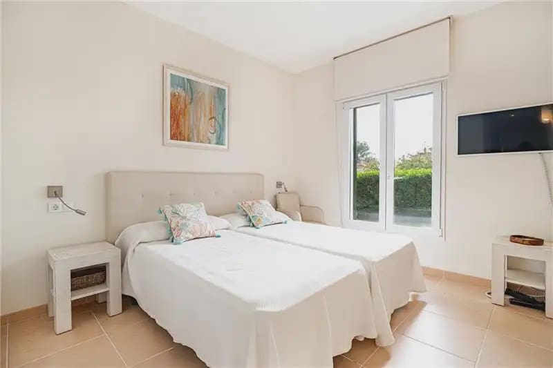 2 soverom Leilighet til salgs i Campos med svømmebasseng garasje - € 590 000 (Ref: 9893399)