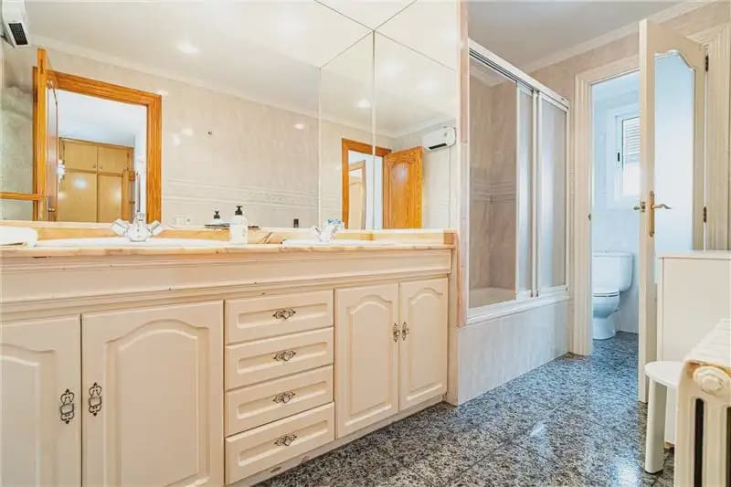 4 bedroom Penthouse for sale in Palma de Mallorca with garage - € 535,000 (Ref: 9893400)