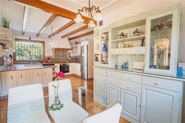 5 soverom Villa til salgs i Marratxí med garasje - € 850 000 (Ref: 9893401)