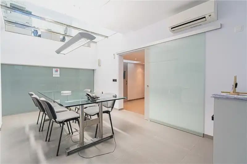 Comercial para venda em Palma de Mallorca - 340 000 € (Ref: 9893402)