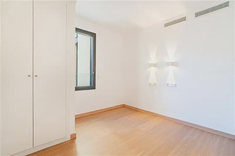 Piso de 3 habitaciones en Palma de Mallorca en alquiler con garaje - 2.500 € (Ref: 9893409)