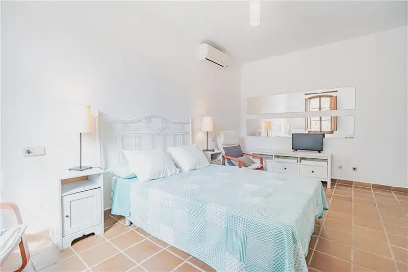 3 makuuhuone Maalaistalo myytävänä paikassa Calvia mukana uima-altaan 
autotalli - 1 575 000 € (Ref: 9893414)