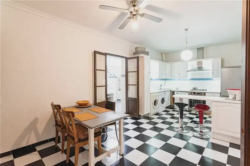 3 bedroom Flat for sale in Palma de Mallorca - € 575,000 (Ref: 9893421)
