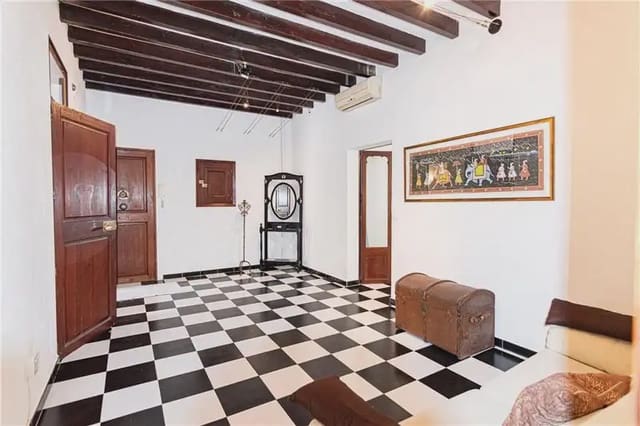 3 bedroom Flat for sale in Jaume III, Palma de Mallorca - € 575,000 (Ref: 9893421)