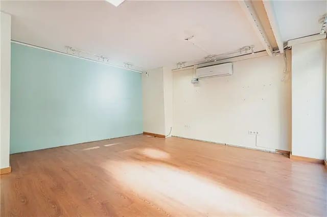 Comercial para venda em El Camp d'en Serralta, Palma de Mallorca - 450 000 € (Ref: 9893429)
