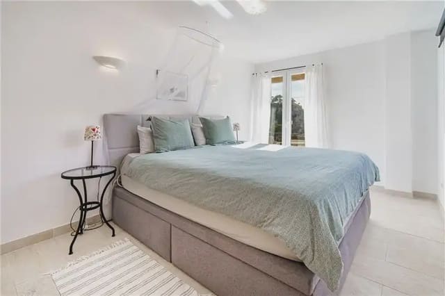 3 sypialnia Apartament przy plaży na sprzedaż w Costa de la Calma, Calvià z basenem garażem - 1 475 000 € (Ref: 9893439)