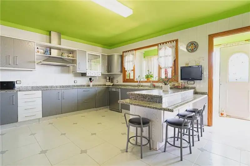 5 bedroom Villa for sale in Llucmajor with pool garage - € 950,000 (Ref: 9893453)