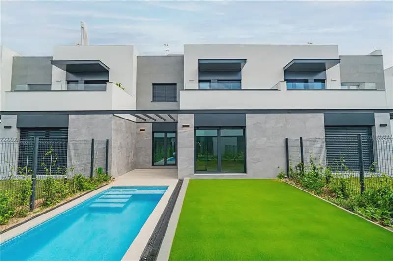 4 soverom Rekkehus til salgs i Palma de Mallorca med svømmebasseng garasje - € 1 100 000 (Ref: 9893456)