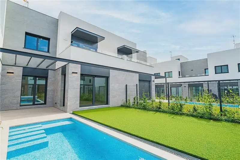 4 soverom Rekkehus til salgs i Palma de Mallorca med svømmebasseng garasje - € 1 100 000 (Ref: 9893456)