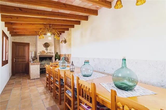 6 bedroom Villa for sale in Santa María del Camí with pool garage - € 850,000 (Ref: 9893496)