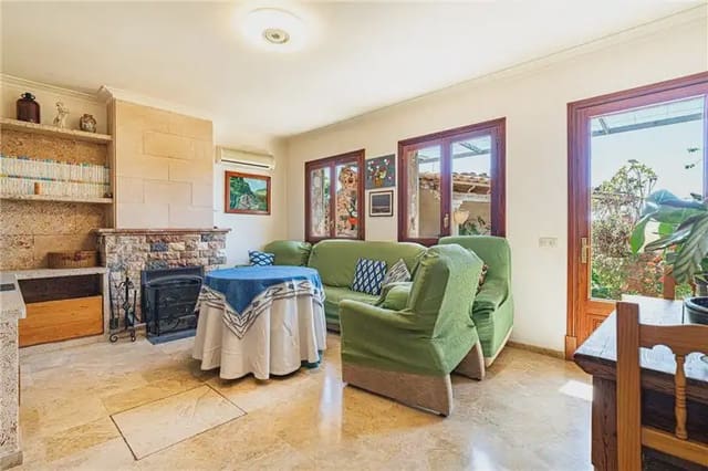 6 bedroom Villa for sale in Santa María del Camí with pool garage - € 850,000 (Ref: 9893496)