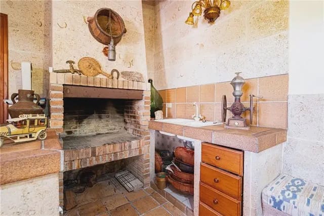 6 bedroom Villa for sale in Santa María del Camí with pool garage - € 850,000 (Ref: 9893496)