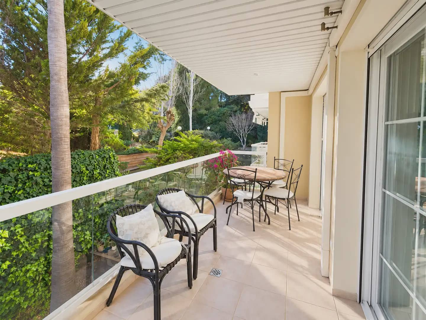 2 bedroom Apartment for sale in Palma de Mallorca with pool garage - € 646,000 (Ref: 9893506)