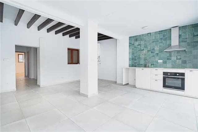 2 bedroom Apartment for sale in Santa Catalina, Palma de Mallorca - € 449,000 (Ref: 9895438)
