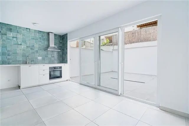 2 bedroom Apartment for sale in Santa Catalina, Palma de Mallorca - € 449,000 (Ref: 9895438)