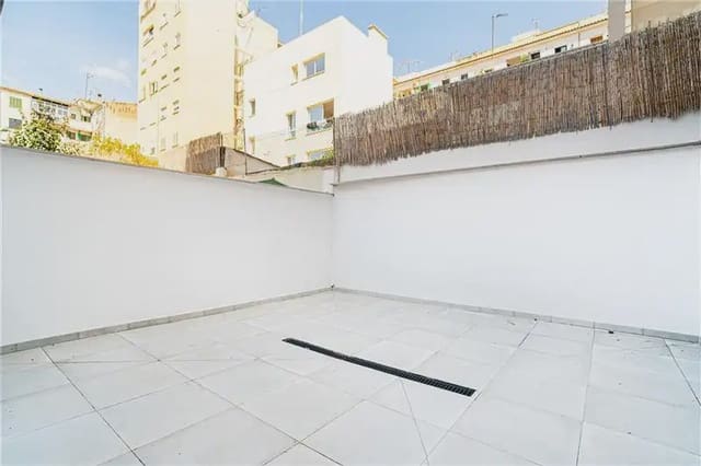 2 bedroom Apartment for sale in Santa Catalina, Palma de Mallorca - € 449,000 (Ref: 9895438)