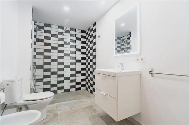 2 bedroom Apartment for sale in Santa Catalina, Palma de Mallorca - € 449,000 (Ref: 9895438)