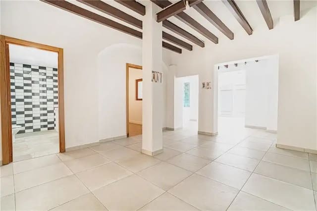 2 bedroom Apartment for sale in Santa Catalina, Palma de Mallorca - € 449,000 (Ref: 9895438)
