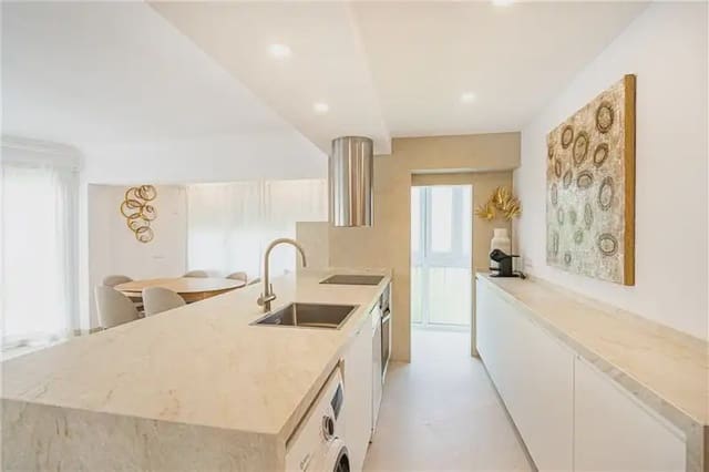 3 quarto Apartamento para arrendar em Santa Catalina, Palma de Mallorca - 2 300 € (Ref: 9908961)