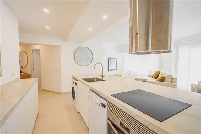 3 quarto Apartamento para arrendar em Santa Catalina, Palma de Mallorca - 2 300 € (Ref: 9908961)