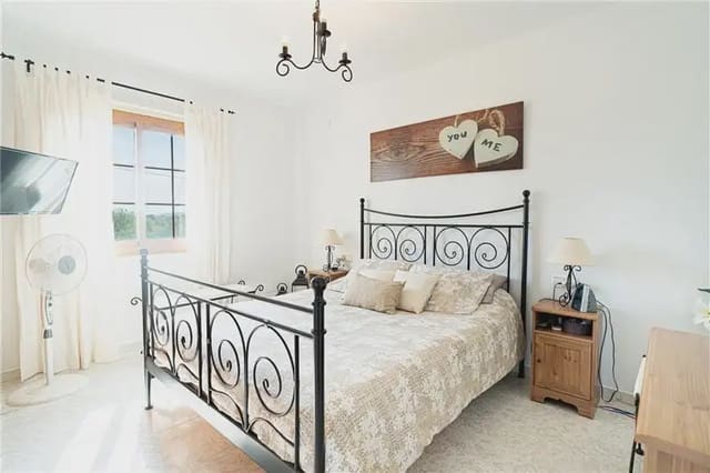 5 bedroom Finca/Country House for sale in Sencelles with pool garage - € 970,000 (Ref: 9913772)