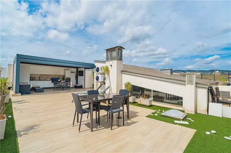 4 bedroom Penthouse for sale in Palma de Mallorca with pool garage - € 1,590,000 (Ref: 9928490)