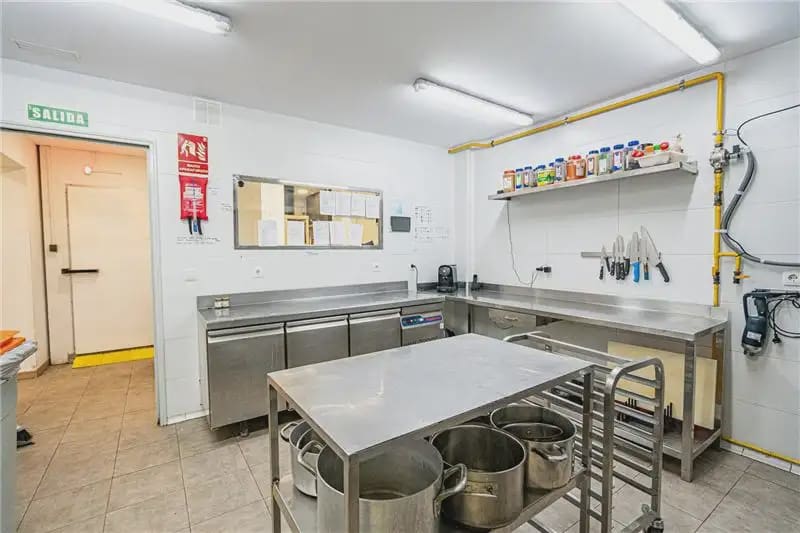 Commercial for sale in Palma de Mallorca - € 165,000 (Ref: 9936705)