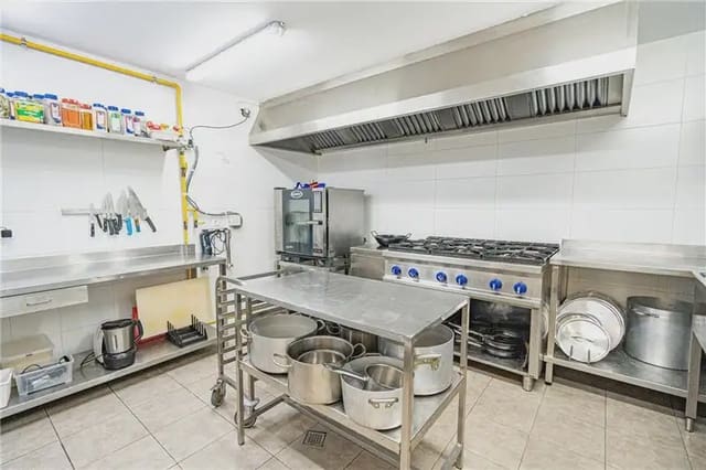 Commercial for sale in Es Forti, Palma de Mallorca - € 165,000 (Ref: 9936705)