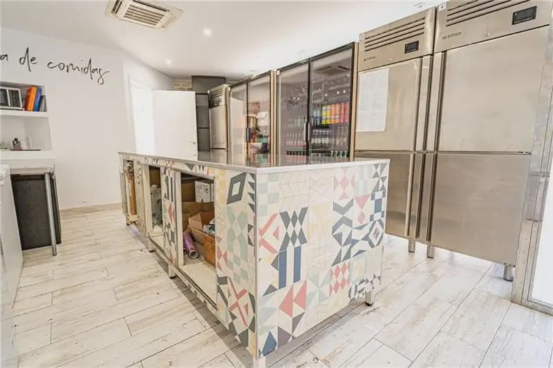 Commercial for sale in Palma de Mallorca - € 165,000 (Ref: 9936705)