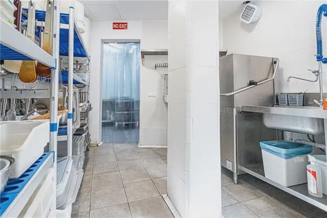 Commercial for sale in Es Forti, Palma de Mallorca - € 165,000 (Ref: 9936705)