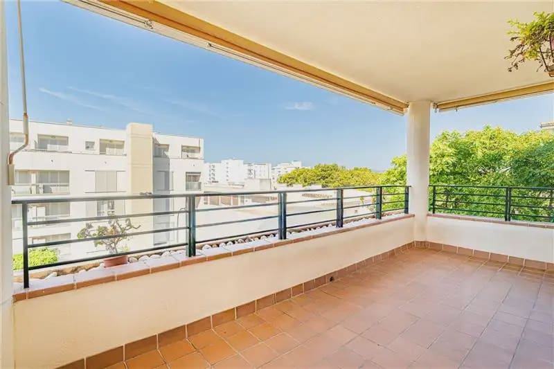 2 bedroom Flat for rent in Palma de Mallorca with pool garage - € 1,950 (Ref: 9937136)