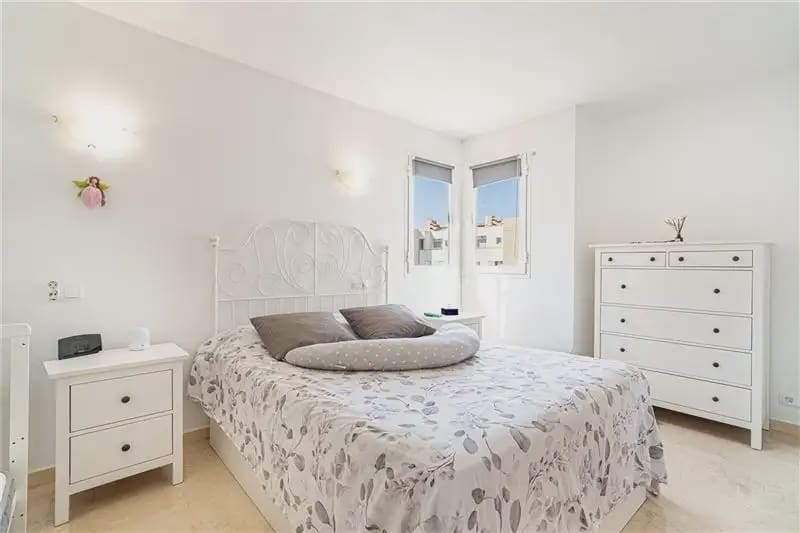 2 bedroom Flat for rent in Palma de Mallorca with pool garage - € 1,950 (Ref: 9937136)