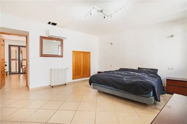 3 makuuhuone Omakotitalo myytävänä paikassa Vilafranca de Bonany mukana 
autotalli - 680 000 € (Ref: 9953081)