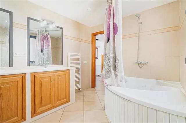 3 makuuhuone Omakotitalo myytävänä paikassa Vilafranca de Bonany mukana 
autotalli - 680 000 € (Ref: 9953081)