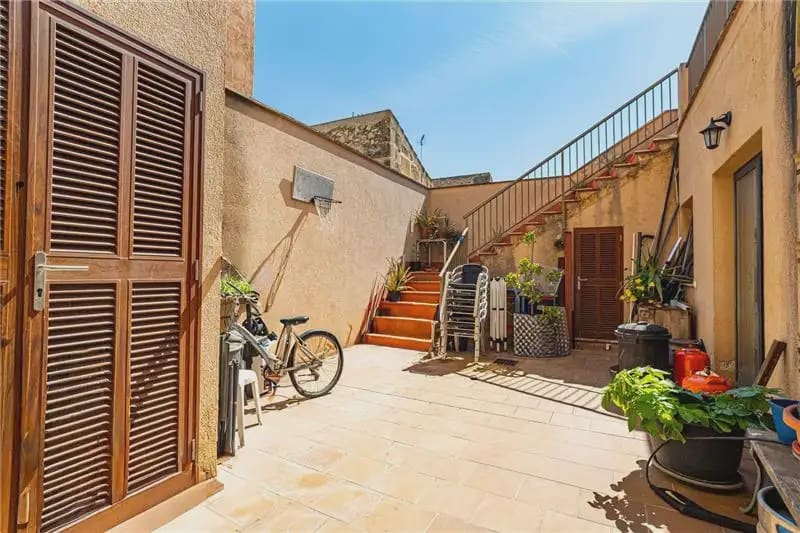 3 makuuhuone Omakotitalo myytävänä paikassa Vilafranca de Bonany mukana 
autotalli - 680 000 € (Ref: 9953081)