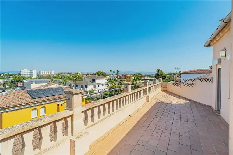 8 bedroom Townhouse for sale in Palma de Mallorca with garage - € 960,000 (Ref: 9964525)