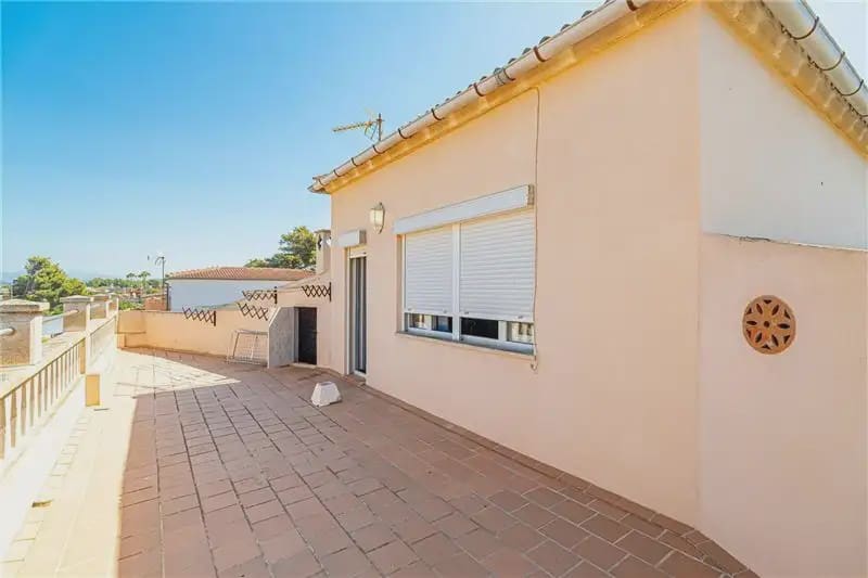 8 bedroom Townhouse for sale in Palma de Mallorca with garage - € 960,000 (Ref: 9964525)
