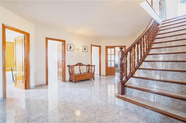 8 makuuhuone Omakotitalo myytävänä paikassa L'Arenal, Palma de Mallorca mukana 
autotalli - 960 000 € (Ref: 9964525)