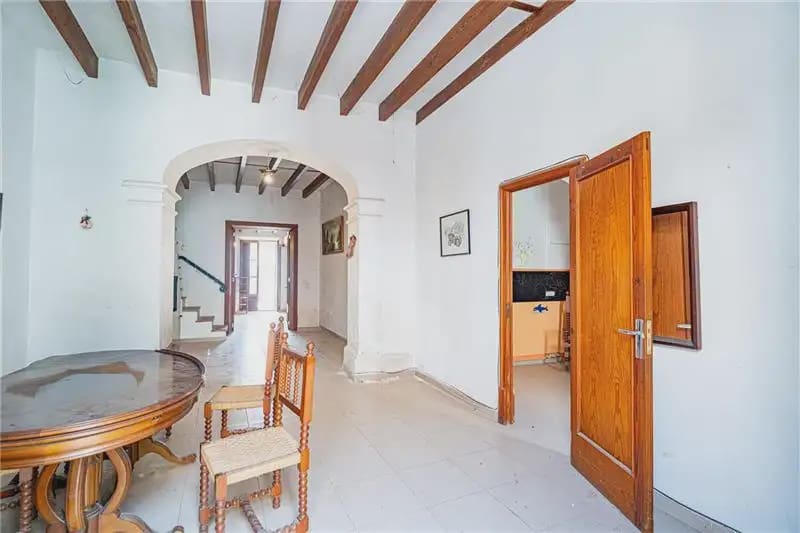 6 soveværelse Byhus til salg i Llucmajor - € 750.000 (Ref: 9987165)