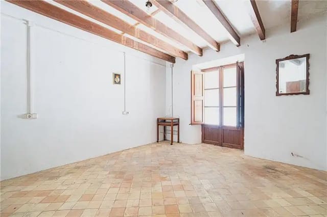 6 soveværelse Byhus til salg i Llucmajor - € 750.000 (Ref: 9987165)