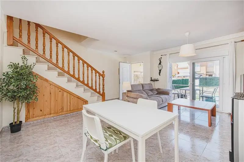 4 bedroom Townhouse for sale in Llucmajor - € 568,000 (Ref: 9997640)