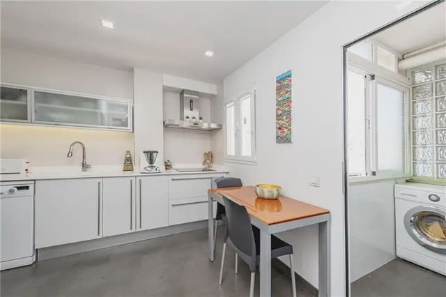 3 soveværelse Lejlighed til salg i Santa Catalina, Palma de Mallorca - € 543.000 (Ref: 9999294)