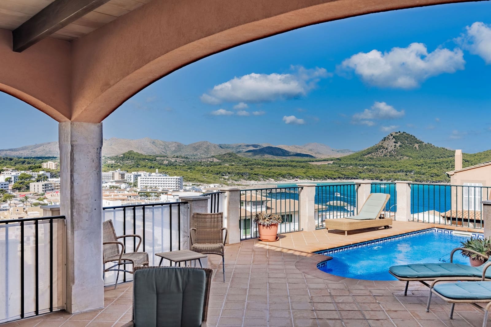 3 soveværelse Villa til salg i Cala Ratjada med swimmingpool garage - € 1.490.000 (Ref: 10061058)