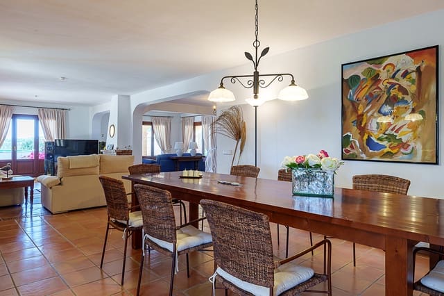 6 bedroom Villa for sale in Portocristo / Port de Manacor, Manacor with pool - € 1,750,000 (Ref: 8045176)