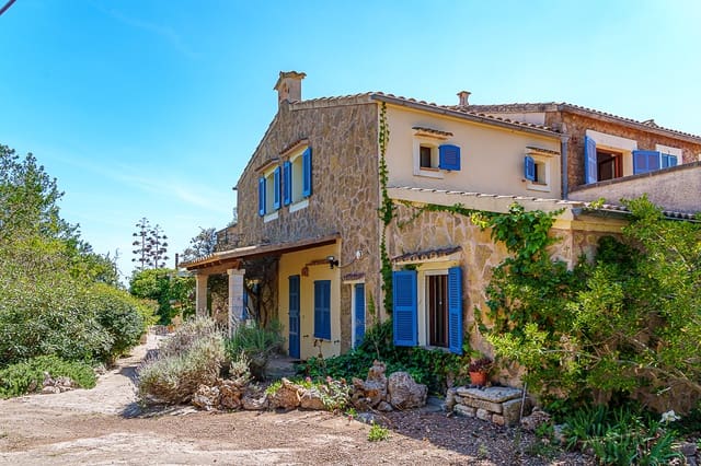 6 bedroom Villa for sale in Portocristo / Port de Manacor, Manacor with pool - € 1,750,000 (Ref: 8045176)