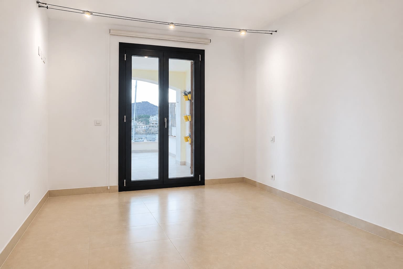 3 slaapkamer Appartement te huur in Cala Ratjada met garage - € 2.950 (Ref: 8045214)