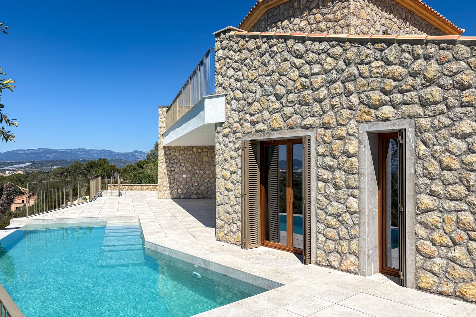 5 bedroom Villa for sale in L'Aranjassa / S'Aranjassa with pool - € 2,700,000 (Ref: 8045269)