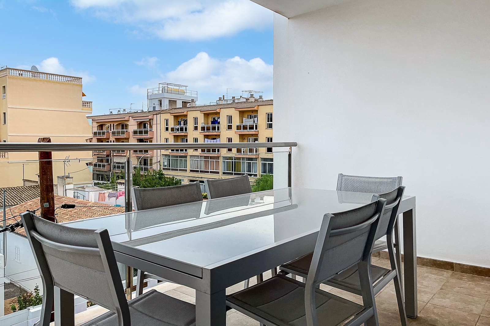 2 Zimmer Apartment zu vermieten in Cala Ratjada mit Pool Garage - 1.500 € (Ref: 8201259)