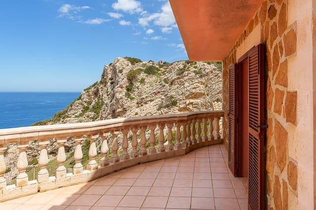 Chalet de 5 habitaciones en Cala Ratjada, Capdepera en venta con piscina garaje - 1.650.000 € (Ref: 8288844)